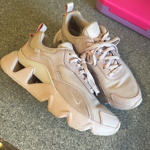 Nike RYZ 365 Barely Rose - Picture 7 of 9